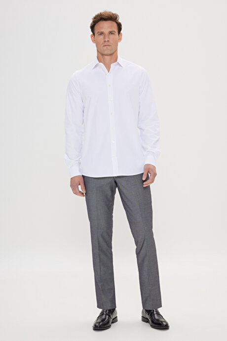 Pamuklu Slim Fit Dar Kesim Klasik Yaka Armürlü Beyaz Gömlek resmi