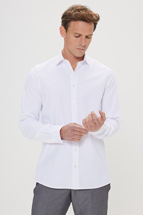 Pamuklu Slim Fit Dar Kesim Klasik Yaka Armürlü Beyaz Gömlek resmi