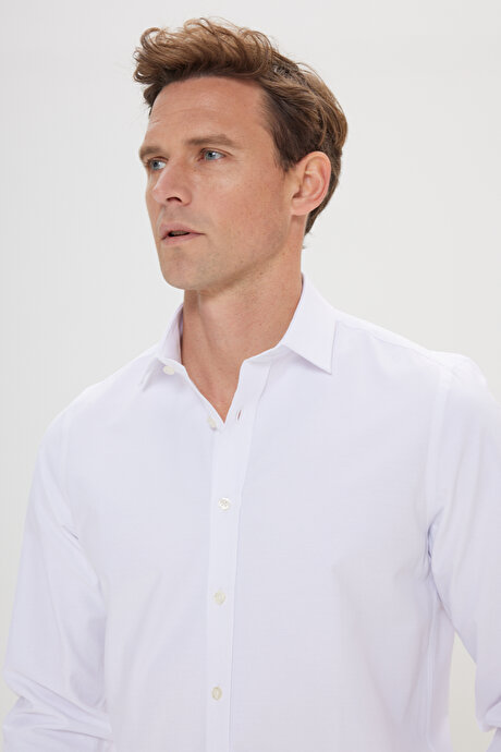 Pamuklu Slim Fit Dar Kesim Klasik Yaka Armürlü Beyaz Gömlek resmi