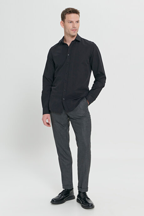Pamuklu Slim Fit Dar Kesim Klasik Yaka Armürlü Siyah Gömlek resmi