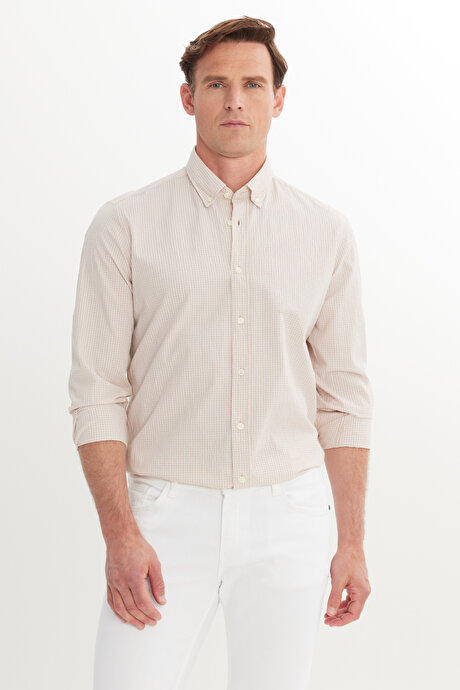 Pamuklu Slim Fit Dar Kesim Düğmeli Yaka Kareli Beyaz-Bej Gömlek resmi