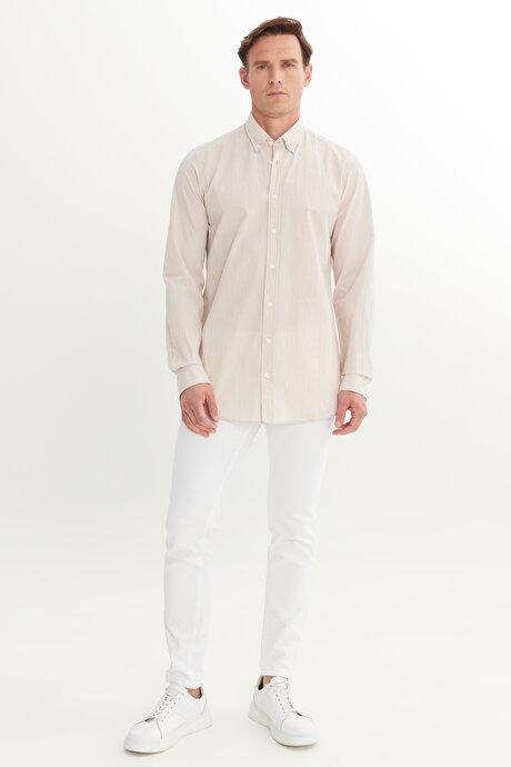 Pamuklu Slim Fit Dar Kesim Düğmeli Yaka Kareli Beyaz-Bej Gömlek resmi