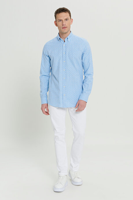 %100 Pamuk Slim Fit Dar Kesim Düğmeli Yaka Armürlü Açık Mavi Gömlek resmi