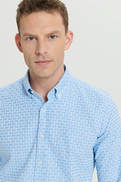 %100 Pamuk Slim Fit Dar Kesim Düğmeli Yaka Armürlü Açık Mavi Gömlek resmi