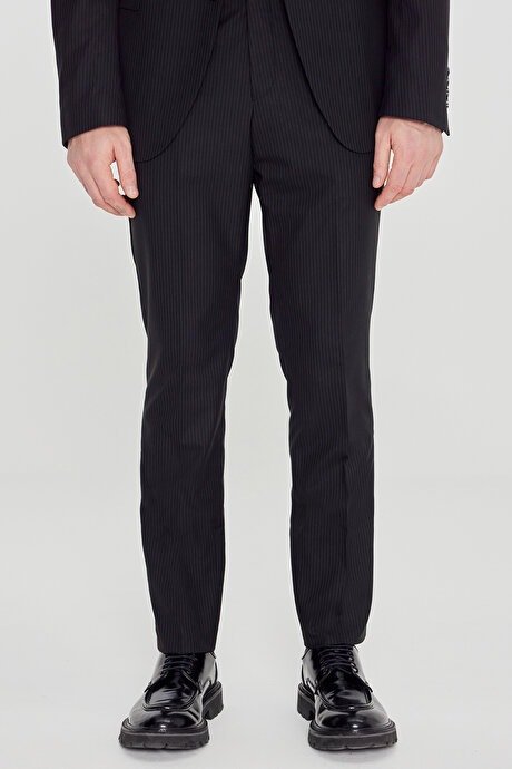 Slim Fit Kırlangıç Yaka Çizgili Esnek Siyah Takım Elbise resmi