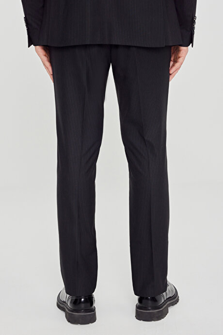 Slim Fit Kırlangıç Yaka Çizgili Esnek Siyah Takım Elbise resmi