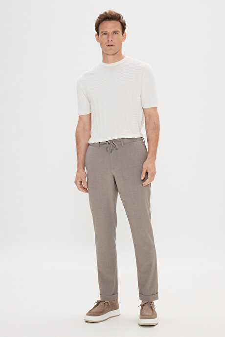 Slim Fit Dar Kesim Gofre Desenli Esnek Beli Bağlamalı Vizon Pantolon resmi