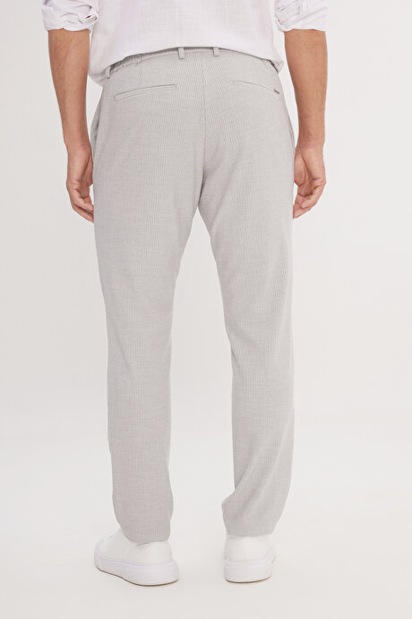 Comfort Fit Rahat Kesim Yan Cepli Desenli Beli Lastikli Beyaz-Gri Pantolon resmi