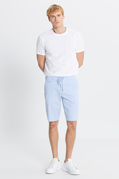 Slim Fit Dar Kesim Yan Cepli Gofre Desenli Beyaz-Mavi Şort resmi