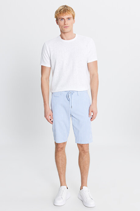 Slim Fit Dar Kesim Yan Cepli Gofre Desenli Beyaz-Mavi Şort resmi