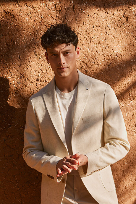 Slim Fit Dar Kesim Kırlangıç Yaka Bej CeketYDA042420002BEJ