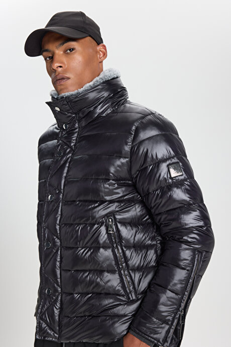 Standart Fit Normal Kesim İçi Kürklü Dik Yaka Kapitone Desenli Şişme Siyah Mont resmi