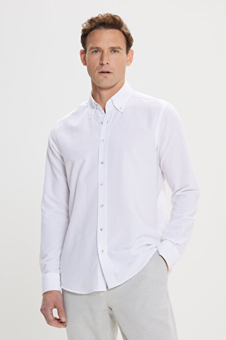 Slim Fit Dar Kesim Düğmeli Yaka Pamuklu Oxford Beyaz Gömlek resmi