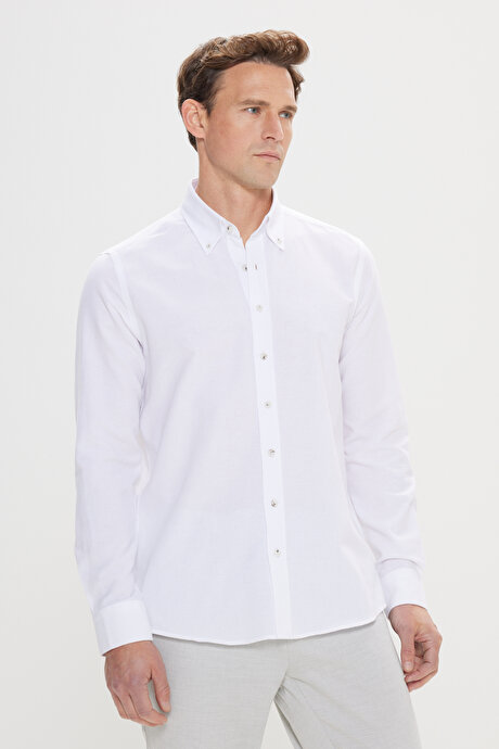 Slim Fit Dar Kesim Düğmeli Yaka Pamuklu Oxford Beyaz Gömlek resmi