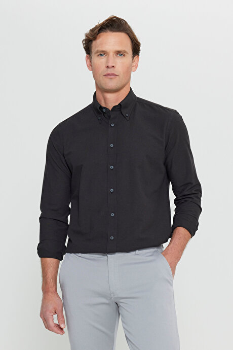 Slim Fit Dar Kesim Düğmeli Yaka Pamuklu Oxford Siyah Gömlek resmi