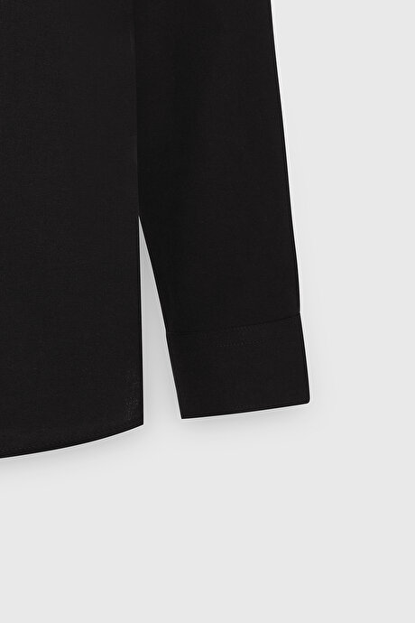 Slim Fit Dar Kesim Düğmeli Yaka Pamuklu Oxford Siyah Gömlek resmi