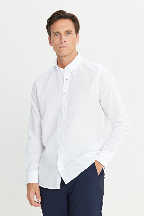 Slim Fit Dar Kesim Düğmeli Yaka Pamuklu Beyaz Gömlek resmi