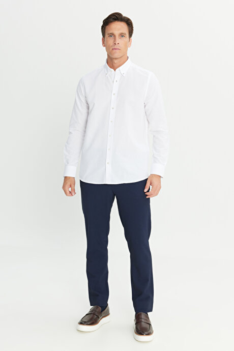 Slim Fit Dar Kesim Düğmeli Yaka Pamuklu Beyaz Gömlek resmi