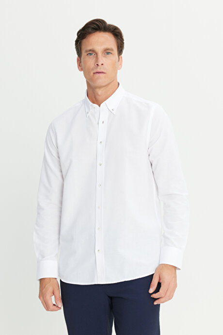Slim Fit Dar Kesim Düğmeli Yaka Pamuklu Beyaz Gömlek resmi