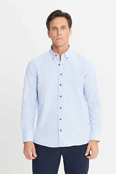 Slim Fit Dar Kesim Düğmeli Yaka Pamuklu Açık Mavi Gömlek resmi
