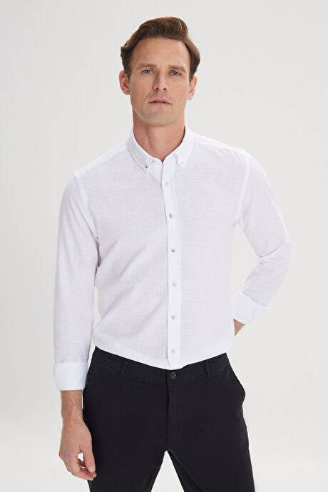 Slim Fit Dar Kesim %100 Pamuk Düğmeli Yaka Armürlü Beyaz Gömlek resmi