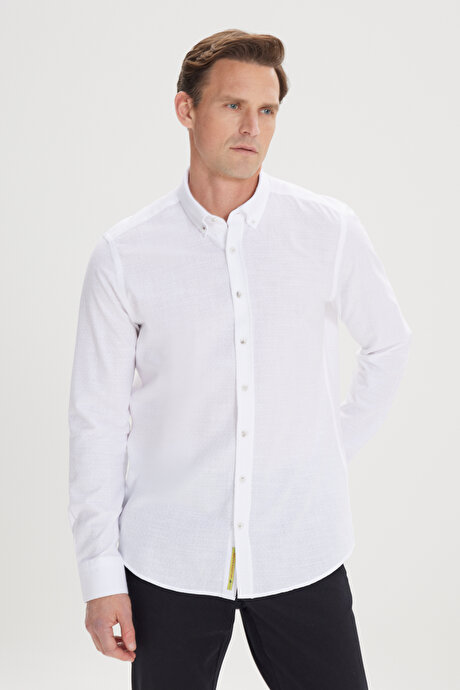 Slim Fit Dar Kesim %100 Pamuk Düğmeli Yaka Armürlü Beyaz Gömlek resmi