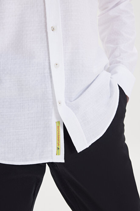 Slim Fit Dar Kesim %100 Pamuk Düğmeli Yaka Armürlü Beyaz Gömlek resmi