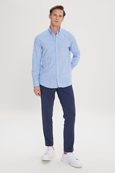 Slim Fit Dar Kesim Düğmeli Yaka Açık Mavi Gömlek resmi