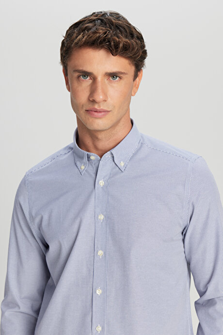 Slim Fit Dar Kesim Düğmeli Yaka Çizgili Beyaz-Lacivert Gömlek resmi