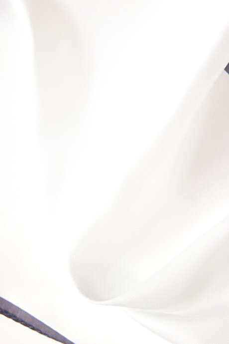 Desenli Beyaz-Gri Mendil resmi