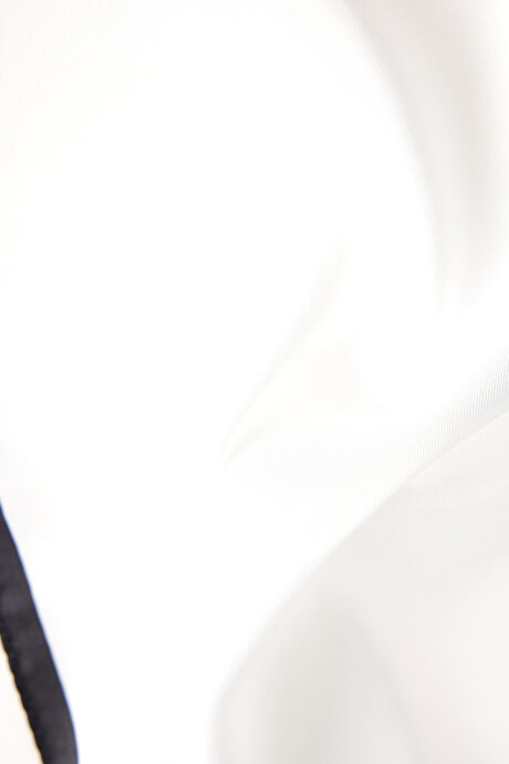 Desenli Beyaz-Siyah Mendil resmi