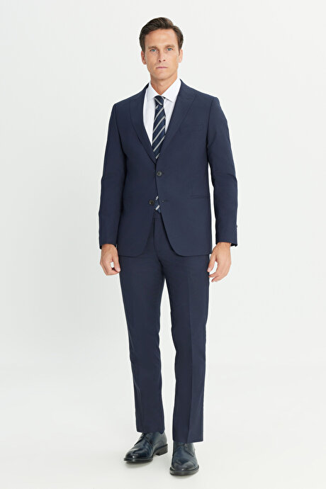 Su Geçirmez Ekstra Slim Fit Kırlangıç Yaka Yünlü Nano Lacivert Takım Elbise resmi