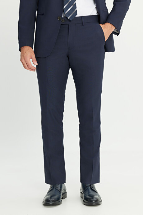 Su Geçirmez Ekstra Slim Fit Kırlangıç Yaka Yünlü Nano Lacivert Takım Elbise resmi