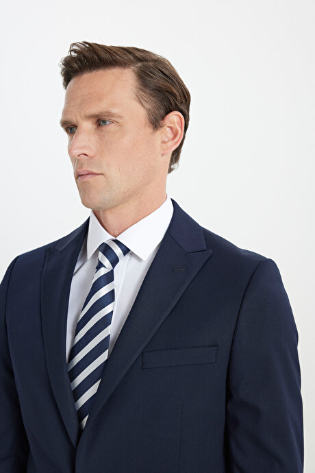 Ekstra Slim Fit Dar Kesim Kırlangıç Yaka Lacivert Takım Elbise resmi