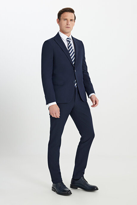 Slim Fit Dar Kesim Kırlangıç Yaka Beli Bağlamalı Gofre Desenli Lacivert Takım Elbise resmi