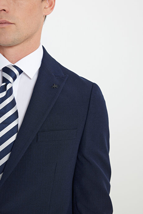 Slim Fit Dar Kesim Kırlangıç Yaka Beli Bağlamalı Gofre Desenli Lacivert Takım Elbise resmi