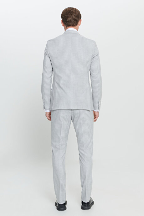 Ekstra Slim Fit Kırlangıç Yaka Çizgili Açık Gri Takım Elbise resmi