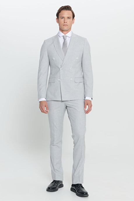 Ekstra Slim Fit Dar Kesim Kırlangıç Yaka Çizgili Açık Gri Takım Elbise resmi