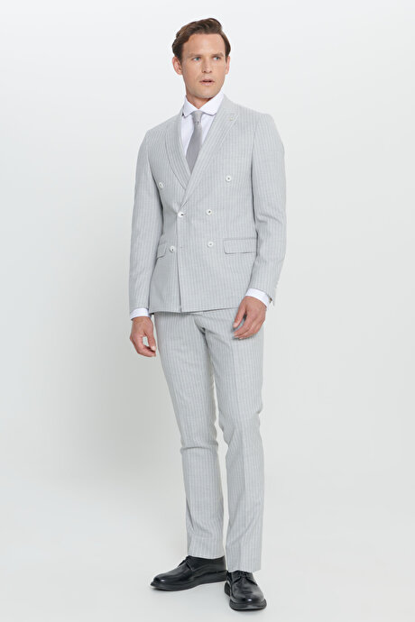 Ekstra Slim Fit Dar Kesim Kırlangıç Yaka Çizgili Açık Gri Takım Elbise resmi