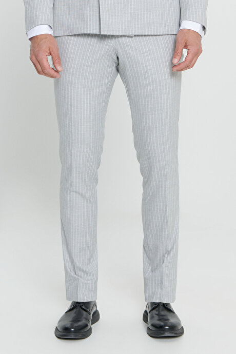 Ekstra Slim Fit Dar Kesim Kırlangıç Yaka Çizgili Açık Gri Takım Elbise resmi