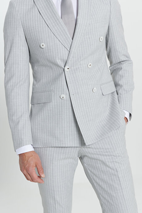 Ekstra Slim Fit Dar Kesim Kırlangıç Yaka Çizgili Açık Gri Takım Elbise resmi