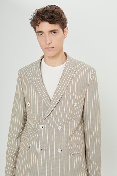 Slim Fit Dar Kesim Kırlangıç Yaka Gofre Desenli Bej-Beyaz Takım Elbise resmi