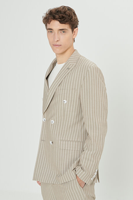 Slim Fit Dar Kesim Kırlangıç Yaka Gofre Desenli Bej-Beyaz Takım Elbise resmi