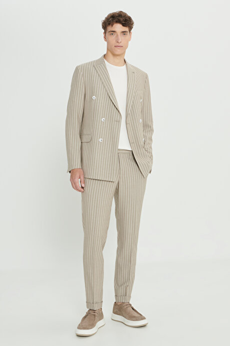 Slim Fit Dar Kesim Kırlangıç Yaka Gofre Desenli Bej-Beyaz Takım Elbise resmi