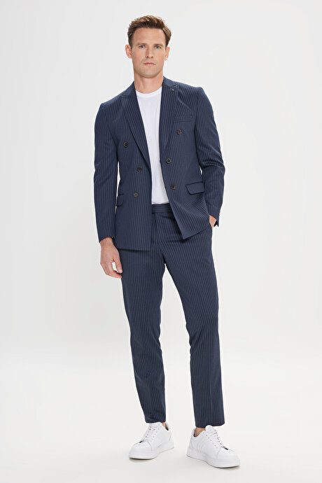 Slim Fit Dar Kesim Kırlangıç Yaka Gofre Desenli Lacivert Takım Elbise resmi