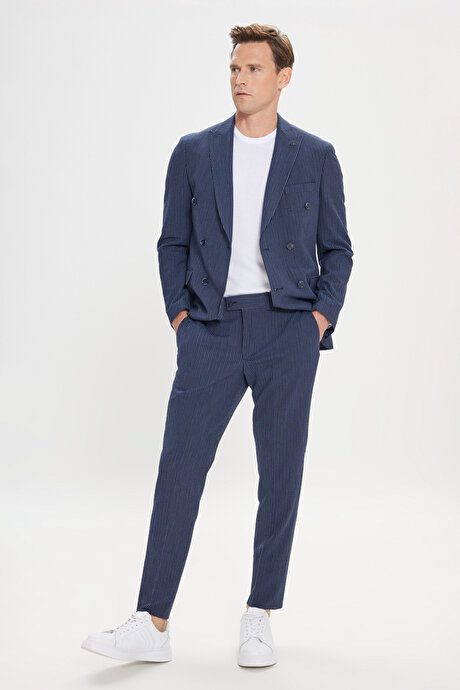 Slim Fit Dar Kesim Kırlangıç Yaka Gofre Desenli Lacivert Takım Elbise resmi