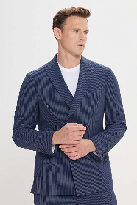 Slim Fit Dar Kesim Kırlangıç Yaka Gofre Desenli Lacivert Takım Elbise resmi