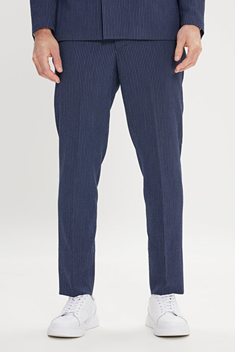 Slim Fit Dar Kesim Kırlangıç Yaka Gofre Desenli Lacivert Takım Elbise resmi