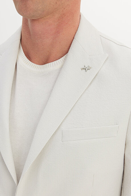 Slim Fit Dar Kesim Kırlangıç Yaka Gofre Desenli Ekru Takım Elbise resmi