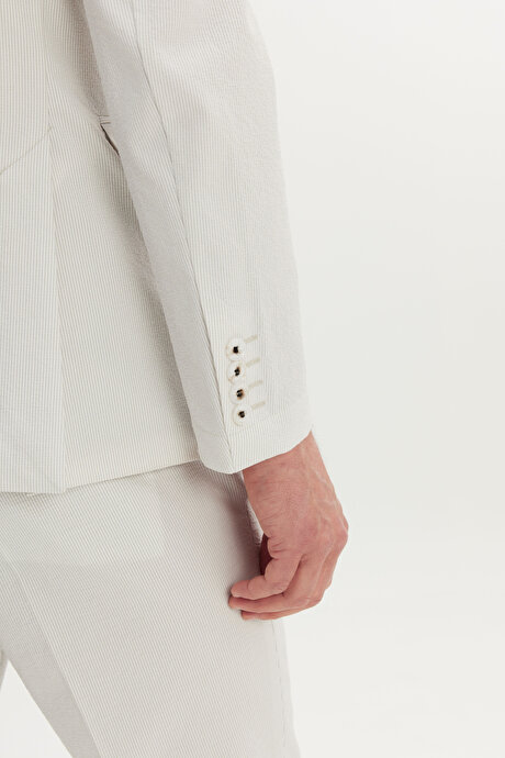 Slim Fit Dar Kesim Kırlangıç Yaka Gofre Desenli Ekru Takım Elbise resmi